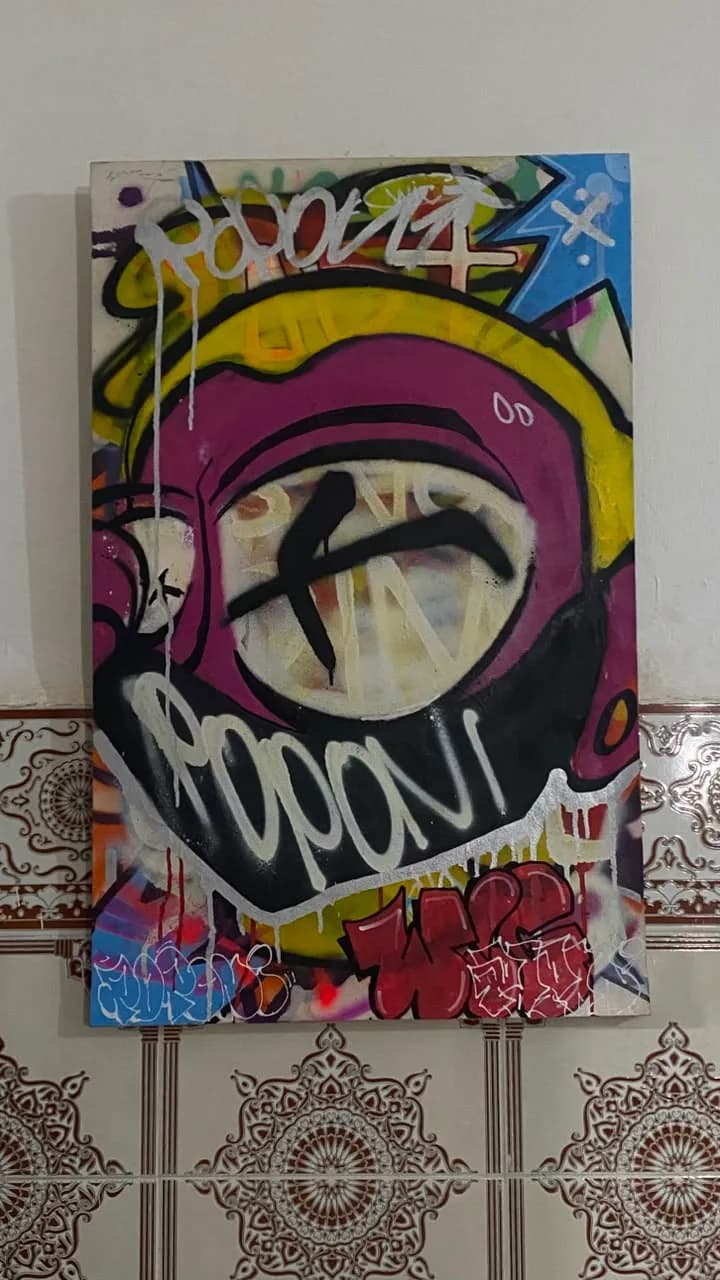 Graffiti Canvas Wall Art – Pink Spray Character | POPONI